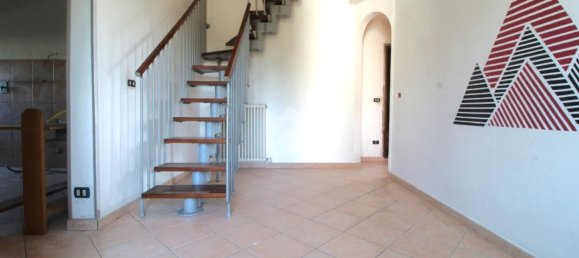 3 rooms Apartment in Cadelbosco di Sopra, Italy No. 304332 3
