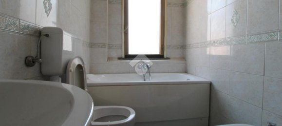 3 rooms Apartment in Cadelbosco di Sopra, Italy No. 304332 16