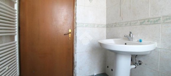 3 rooms Apartment in Cadelbosco di Sopra, Italy No. 304332 15