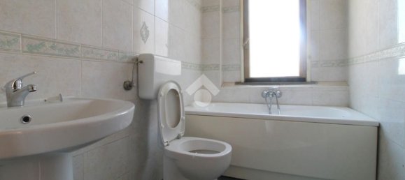 3 rooms Apartment in Cadelbosco di Sopra, Italy No. 304332 14