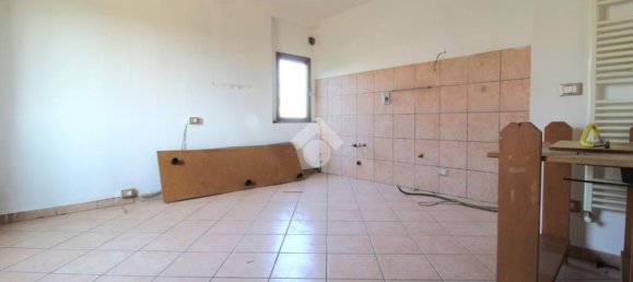 3 rooms Apartment in Cadelbosco di Sopra, Italy No. 304332 5