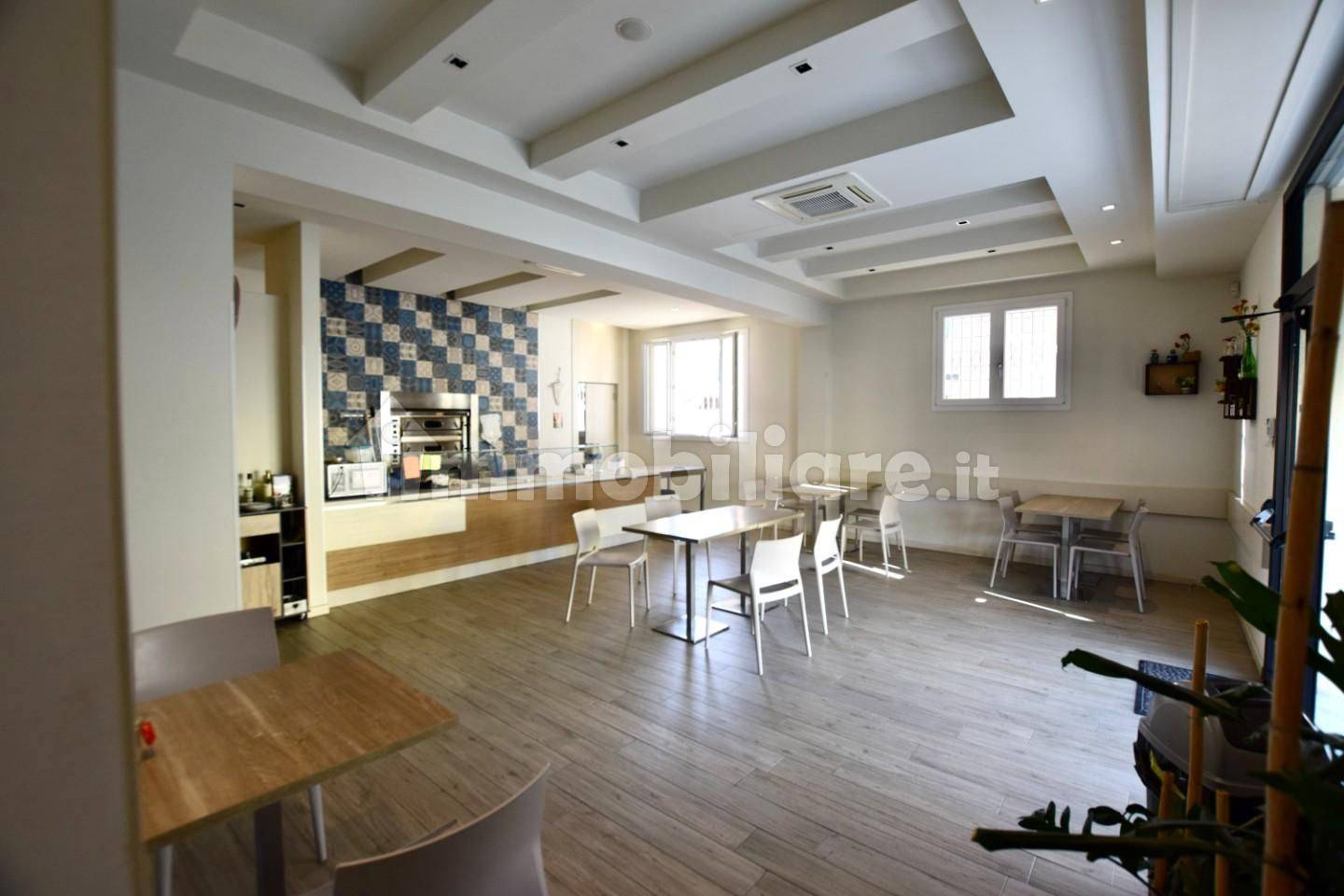 200m² Commercial property in Pontedera, Italy No. 91877