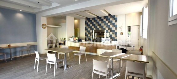 200m² Commercial property in Pontedera, Italy No. 91877 2