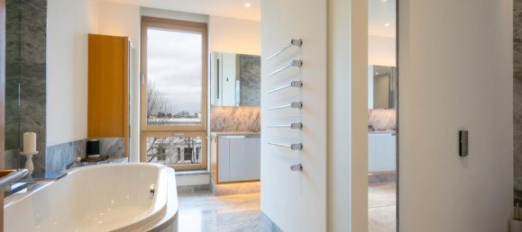 5 bedrooms Apartment in London, United Kingdom No. 13300 13