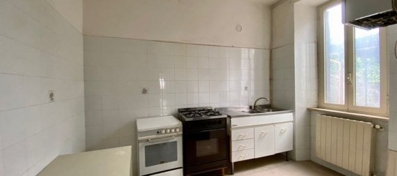 3 rooms Apartment in Cave, Italy No. 10609 3