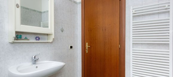 4 rooms House in San Cesareo, Italy No. 26401 8