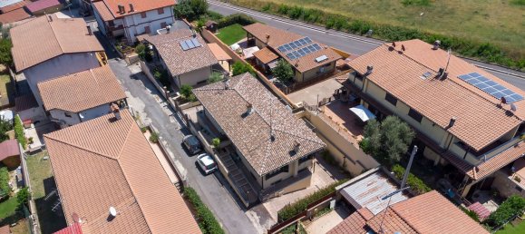 4 rooms House in San Cesareo, Italy No. 26401 27