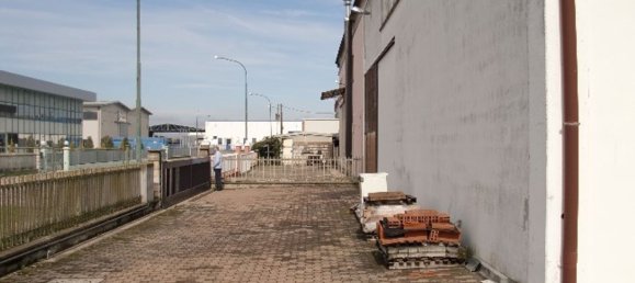 600m² Warehouse in Ferrara, Italy No. 251382 16