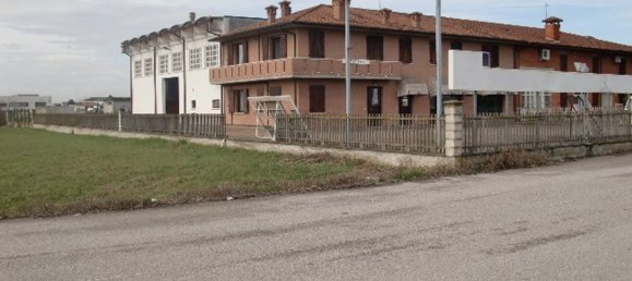 600m² Warehouse in Ferrara, Italy No. 251382 12