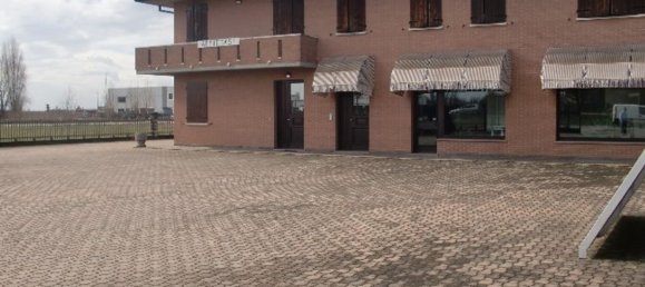 600m² Warehouse in Ferrara, Italy No. 251382 14