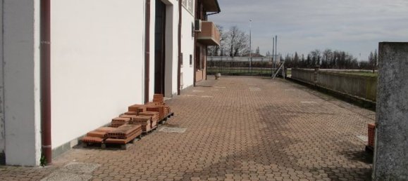 600m² Warehouse in Ferrara, Italy No. 251382 15