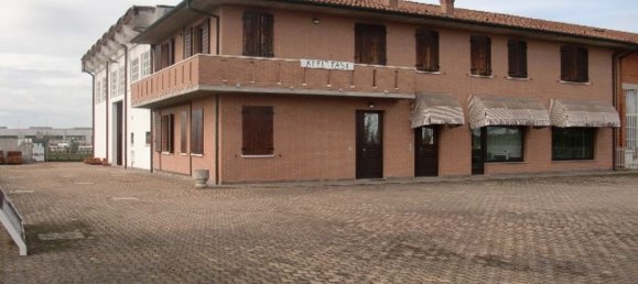 600m² Warehouse in Ferrara, Italy No. 251382 13