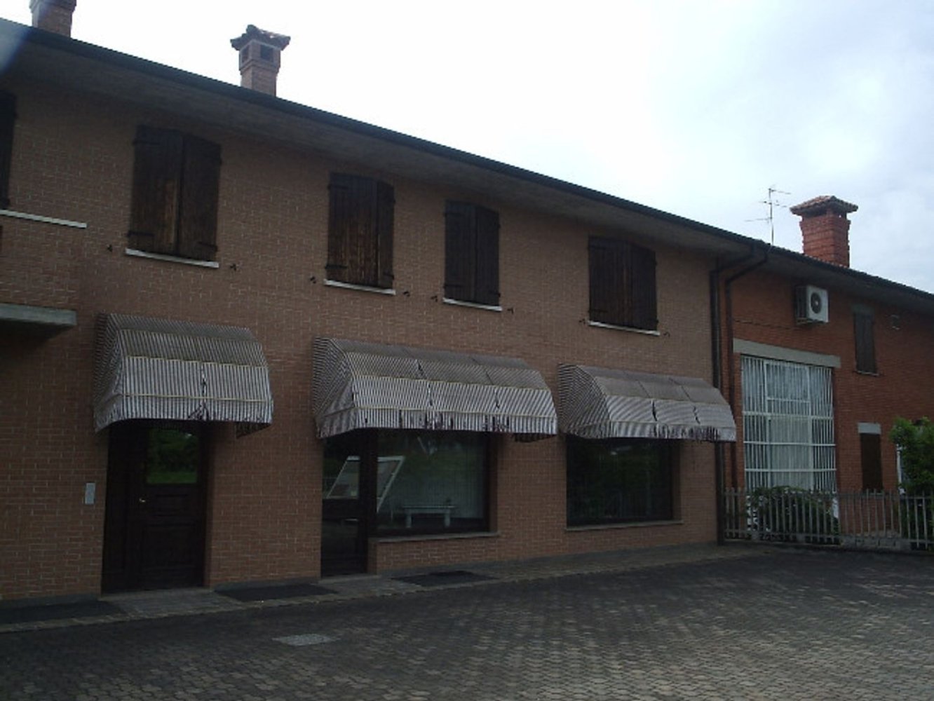 600m² Warehouse in Ferrara, Italy No. 251382