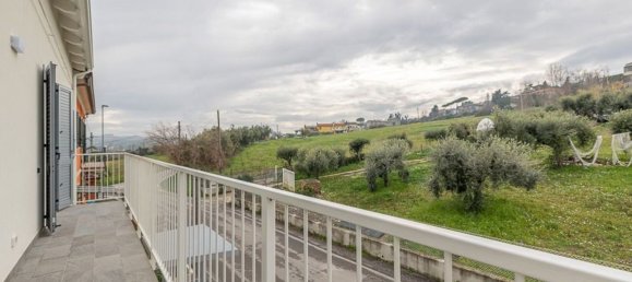 4 rooms Apartment in Coriano, Italy No. 95185 10