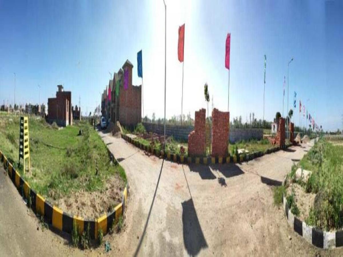  Land in Chandigarh, India No. 34178