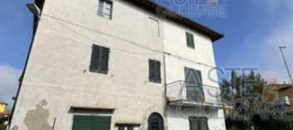 3 rooms Apartment in Massa e Cozzile, Italy No. 40731 2