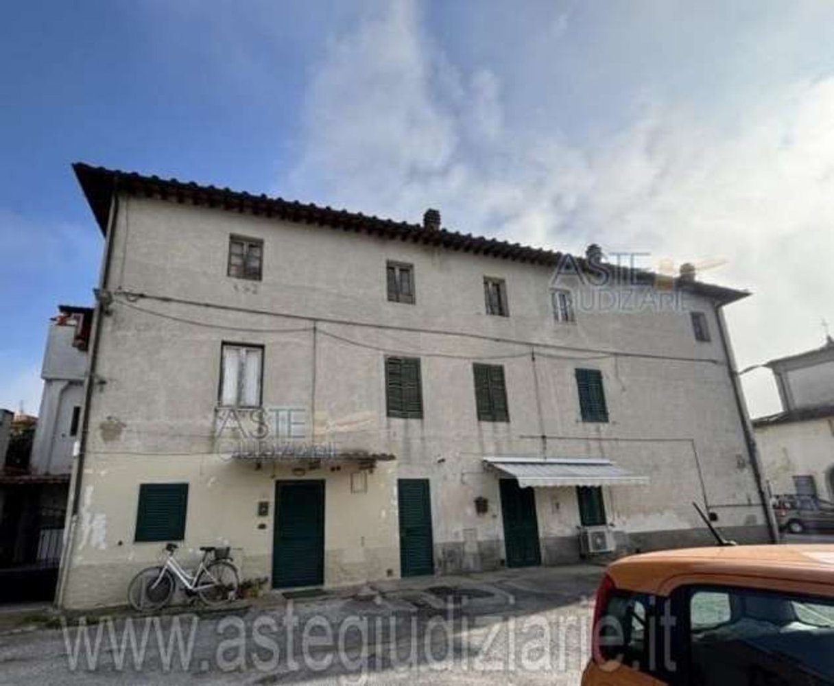 3 rooms Apartment in Massa e Cozzile, Italy No. 40731