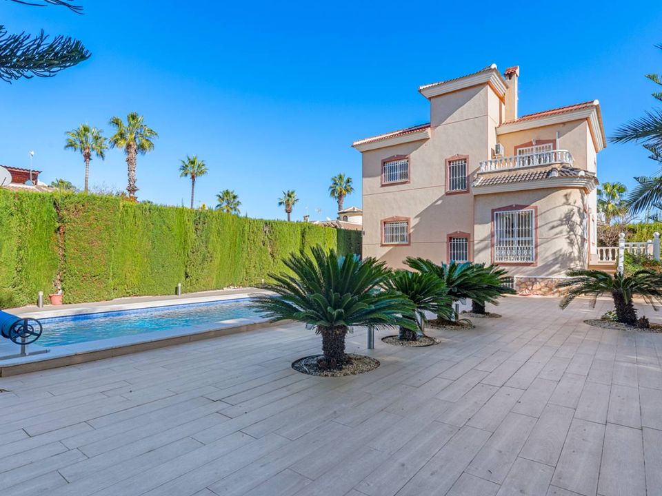 5 bedrooms Villa in Ciudad Quesada, Spain No. 183601