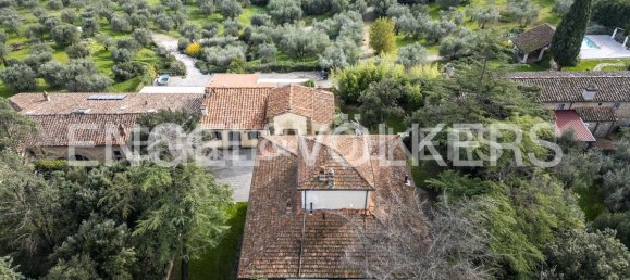 Вилла с 8 спальнями в Карминьяно, Италия № 127870 44