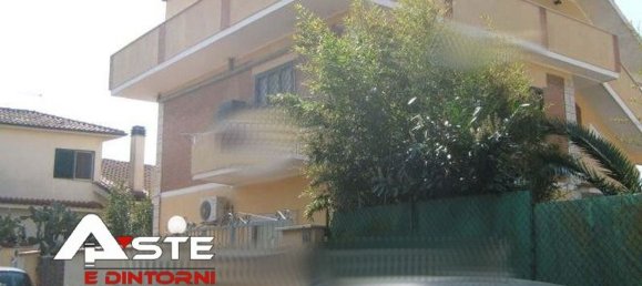 Квартира с 4 комнатами в Ардеа, Италия № 199845 17