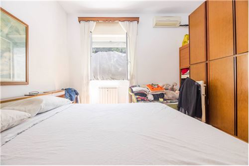 Apartamento de 3 dormitorios en Genoa, Italy No. 279177