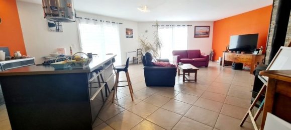 3 Schlafzimmer Haus in Genissac, France, Nr. 335880 2