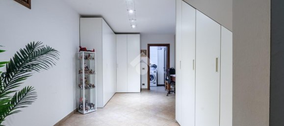 4 rooms Villa in Reggio Emilia, Italy No. 3076 16