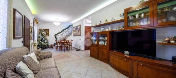 4 rooms Villa in Reggio Emilia, Italy No. 3076 10