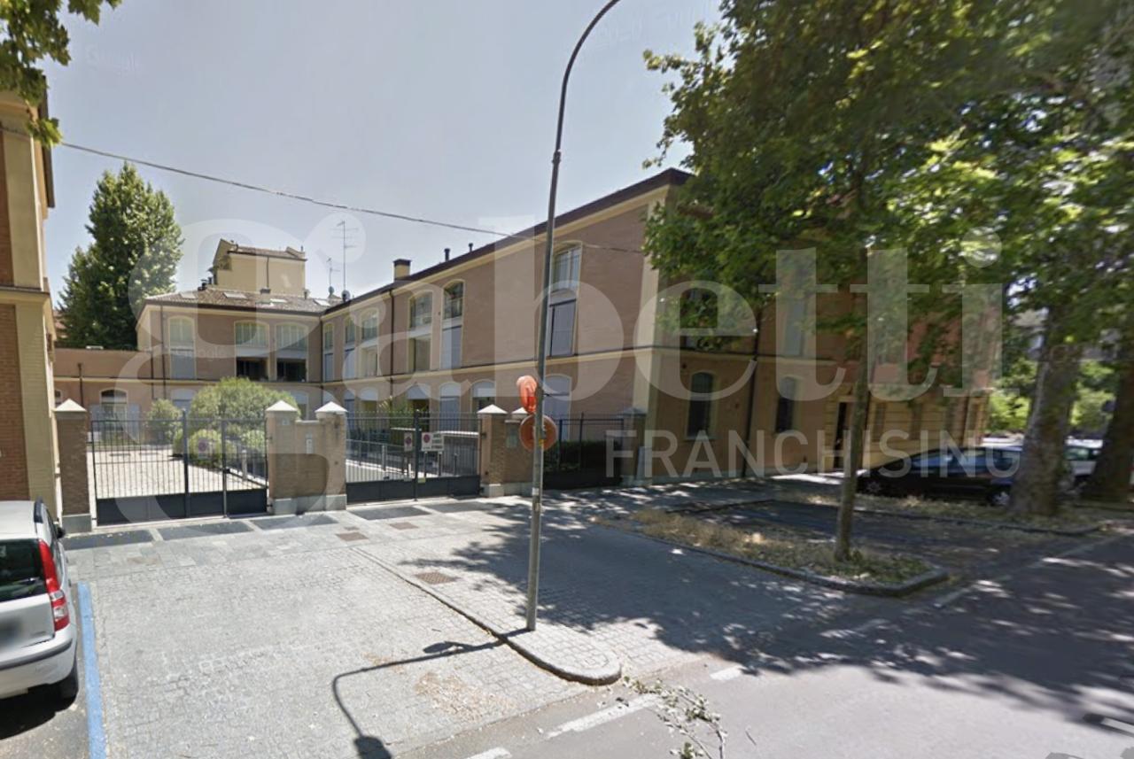 Garage à Modena, Italy 24m² No. 164533