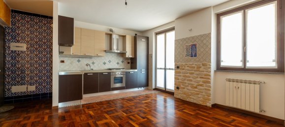 2 rooms Apartment in Solaro, Italy No. 330366 3