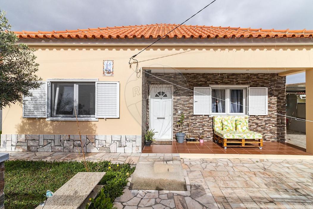 Casa de 2 dormitorios en Quinta do Conde, Portugal No. 322604