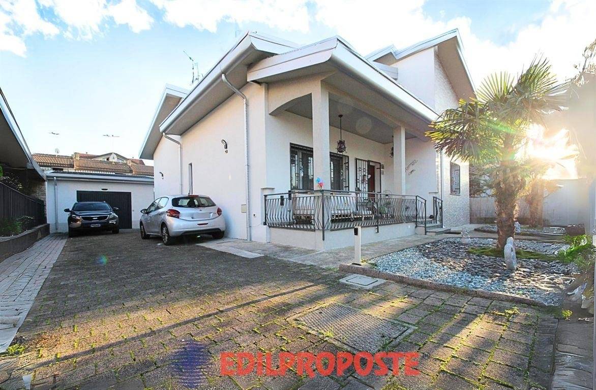 3 Schlafzimmer Villa in Limbiate, Italy, Nr. 13571