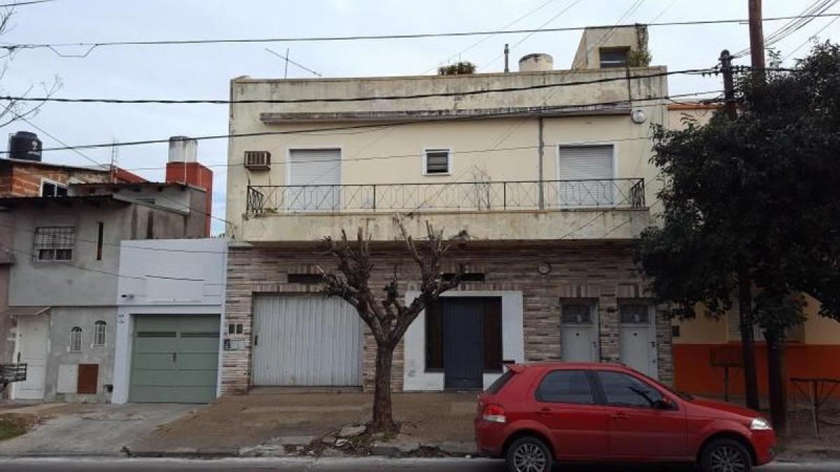 5 bedrooms House in Tres de Febrero, Argentina No. 81189