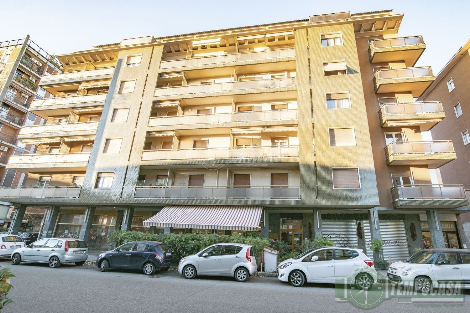 Квартира с 3 комнатами в Монца, Италия № 183084