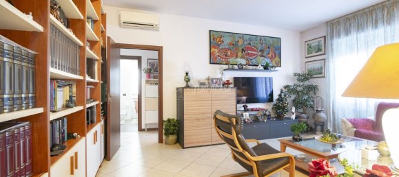 Квартира с 3 комнатами в Монца, Италия № 183084 11