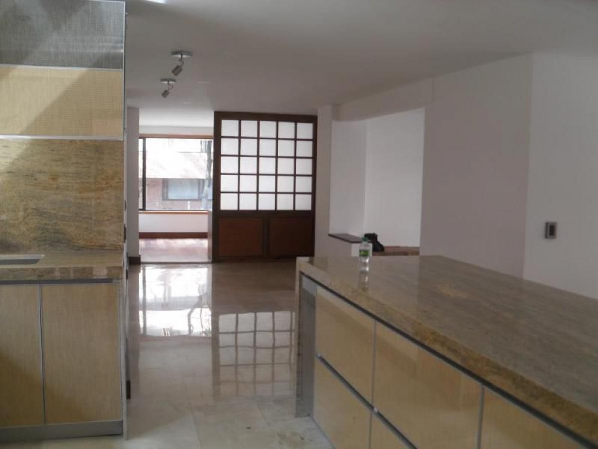 Casa de 3 dormitorios en Bogotá, Colombia No. 14276