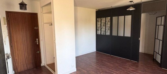 Estudio en Villemoisson-sur-Orge, France No. 328458 3