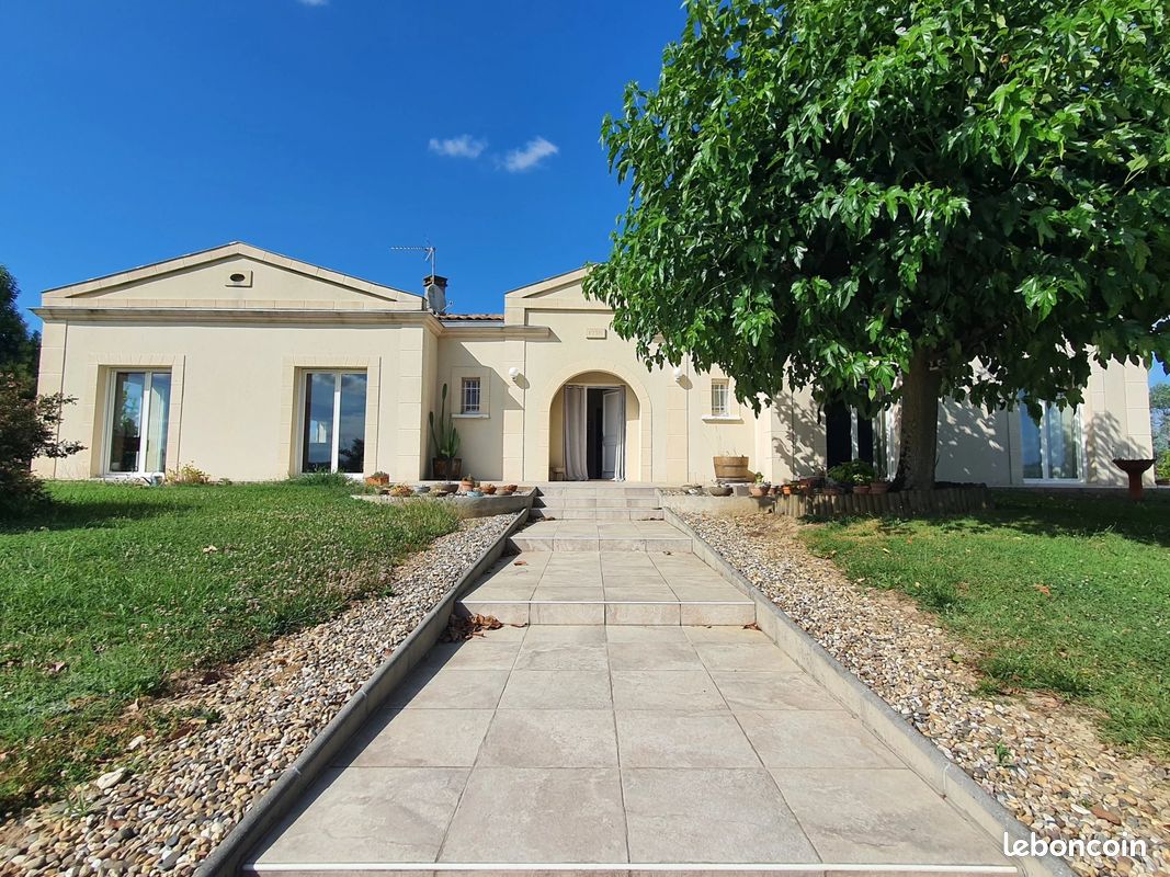 3 bedrooms House in Duras, France No. 335957