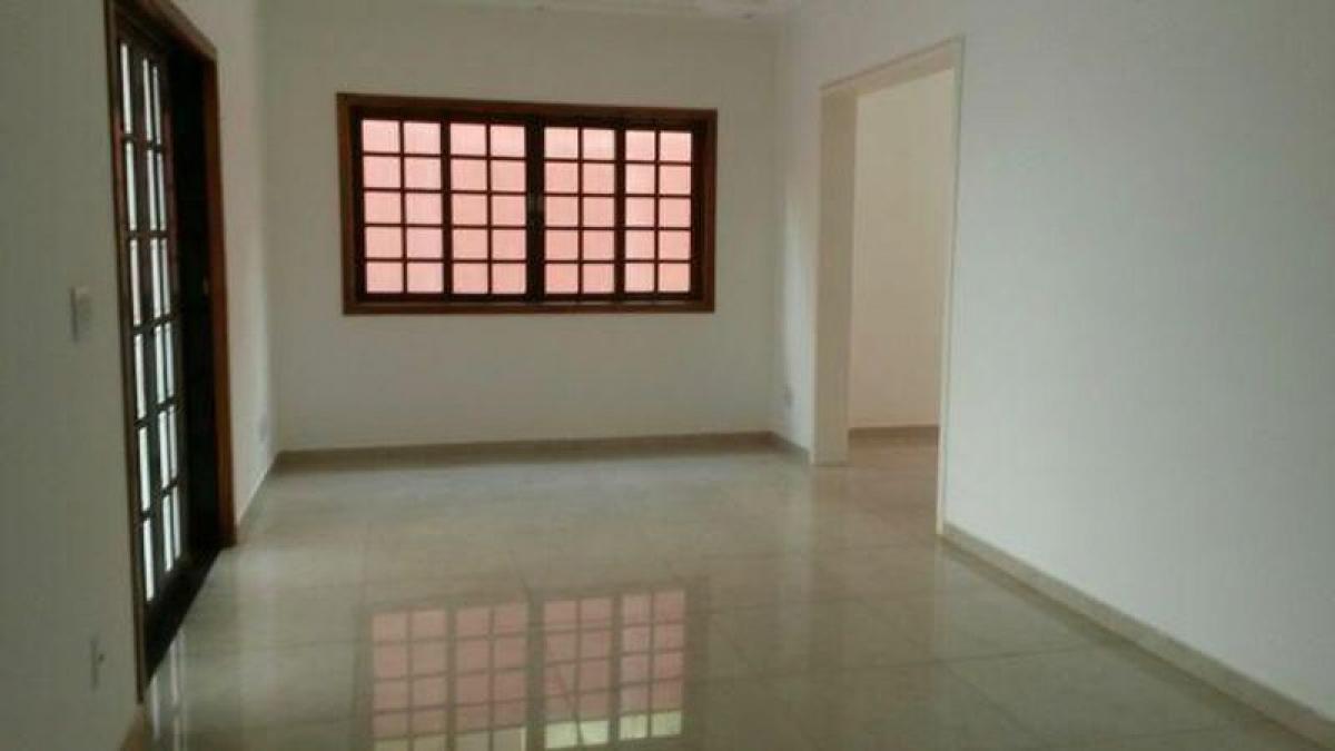 Casa de 4 dormitorios en Sao Paulo, Brazil No. 526190