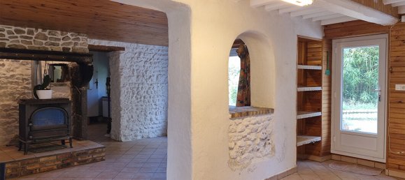 2 bedrooms House in Puy-de-Dome, France No. 305657 3