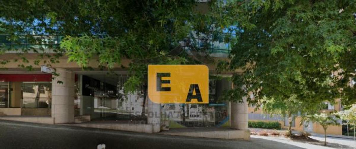 330m² Shop in Porto, Portugal No. 8420