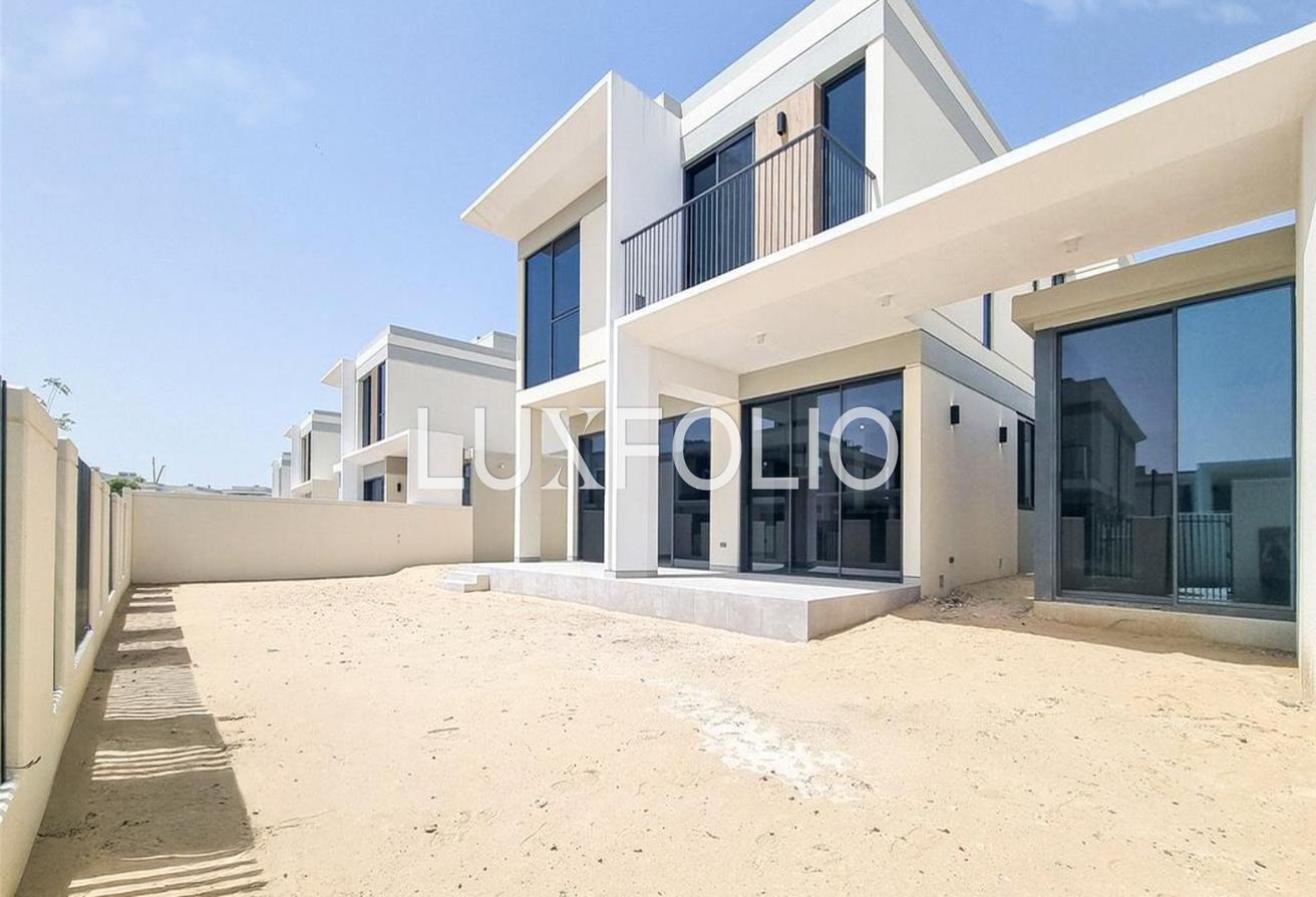 Villa T5 em Tilal Al Ghaf, UAE N.º 101127