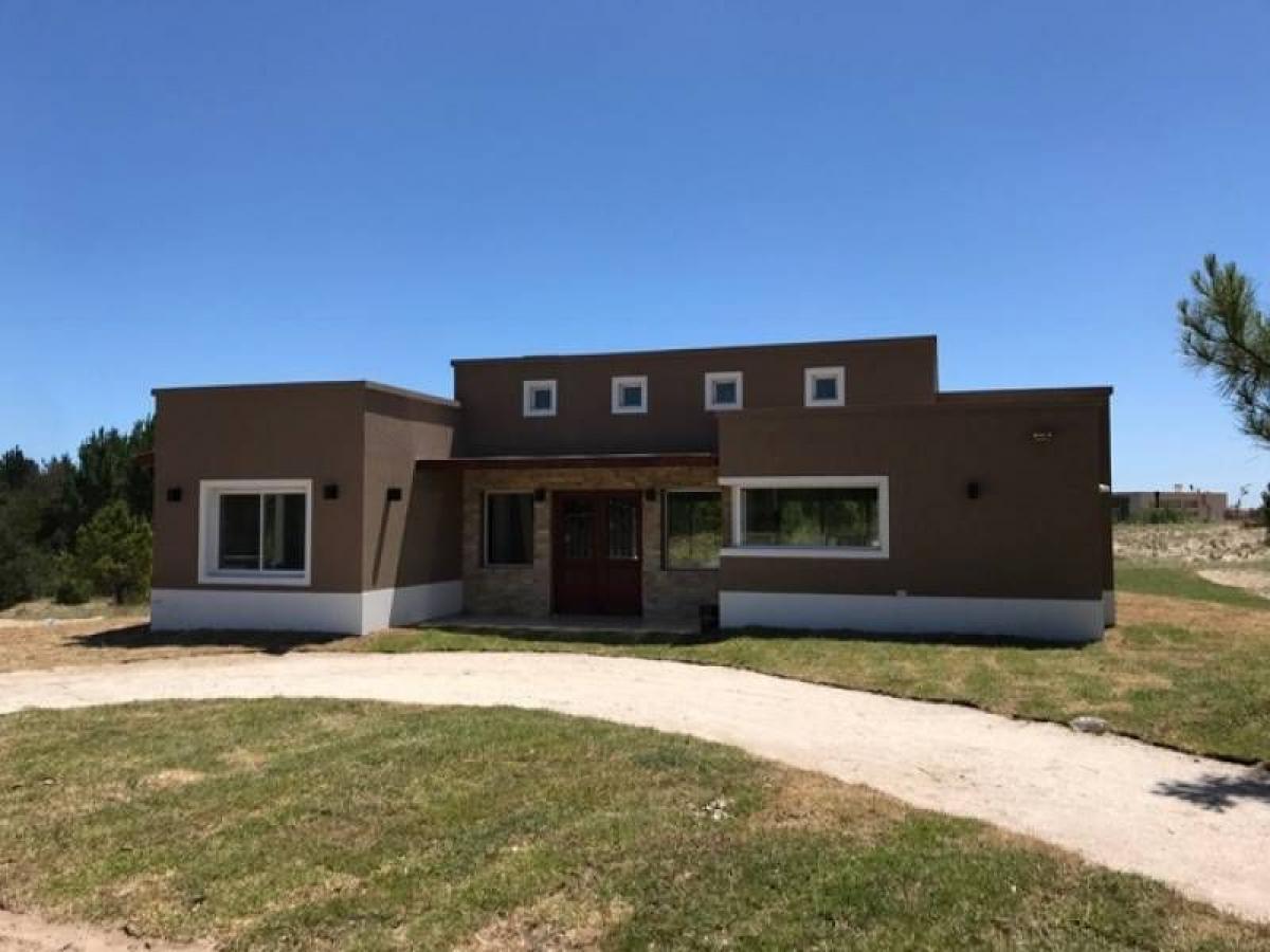 4 bedrooms House in Mar del Plata, Argentina No. 73033