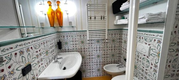 3-salle Appartement à Loano, Italy No. 14330 17