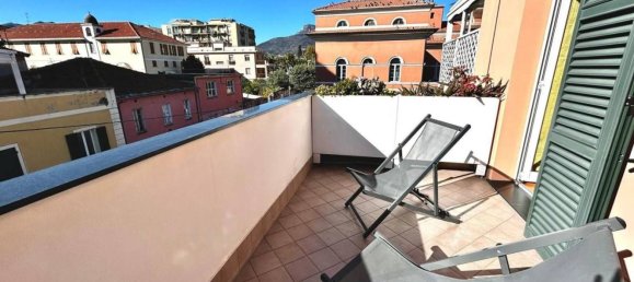 3-salle Appartement à Loano, Italy No. 14330 16