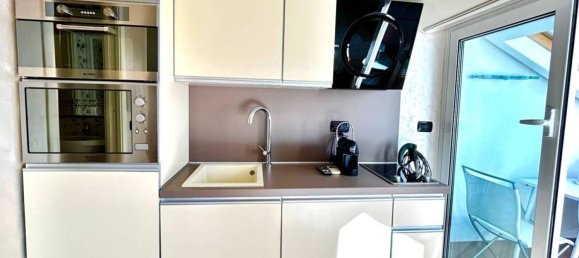 3-salle Appartement à Loano, Italy No. 14330 26