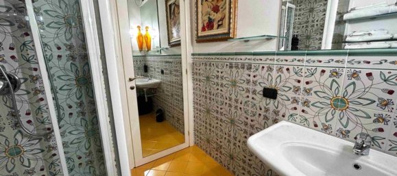 3-salle Appartement à Loano, Italy No. 14330 18