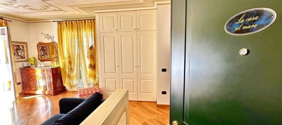 3-salle Appartement à Loano, Italy No. 14330 2