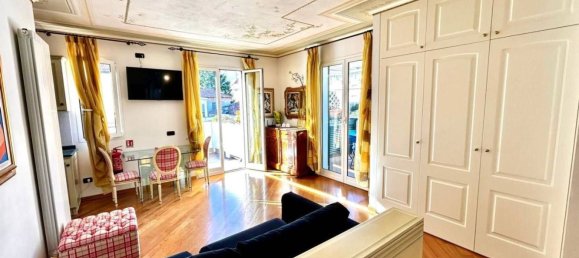 3-salle Appartement à Loano, Italy No. 14330 6