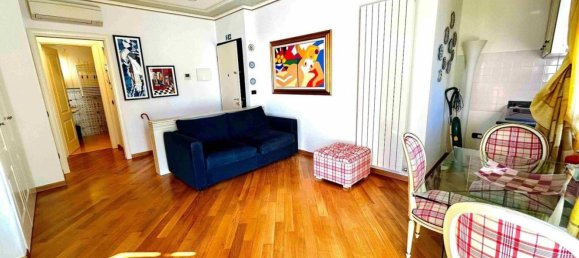 3-salle Appartement à Loano, Italy No. 14330 5